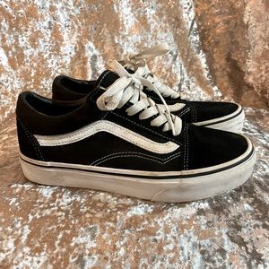 black/white “old skool” vans 🛹